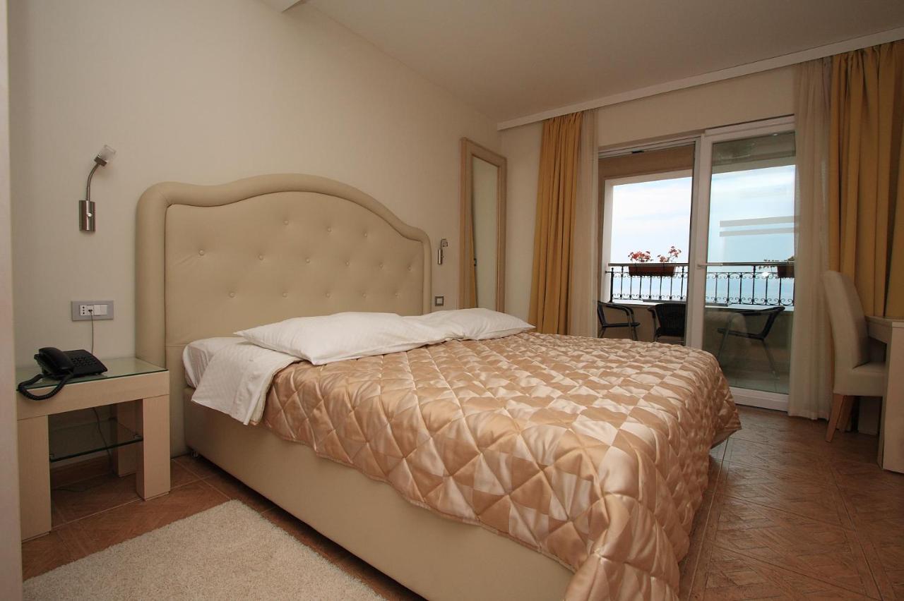 Aparthotel Natalia Podgora Exterior photo