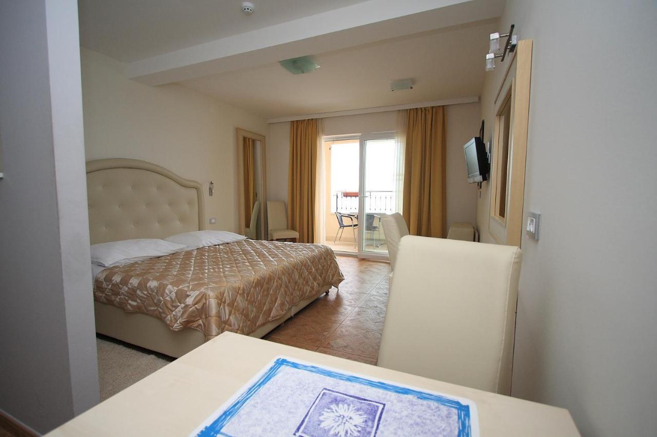 Aparthotel Natalia Podgora Exterior photo